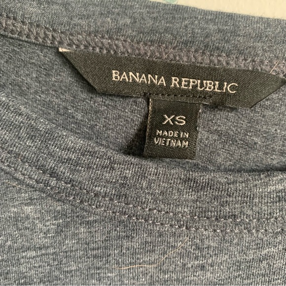 Banana Republic champagne “cheers” tee-XS - Picture 2 of 5